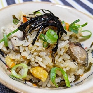 味付け不要！サバ缶と塩昆布の炊き込みごはん♪